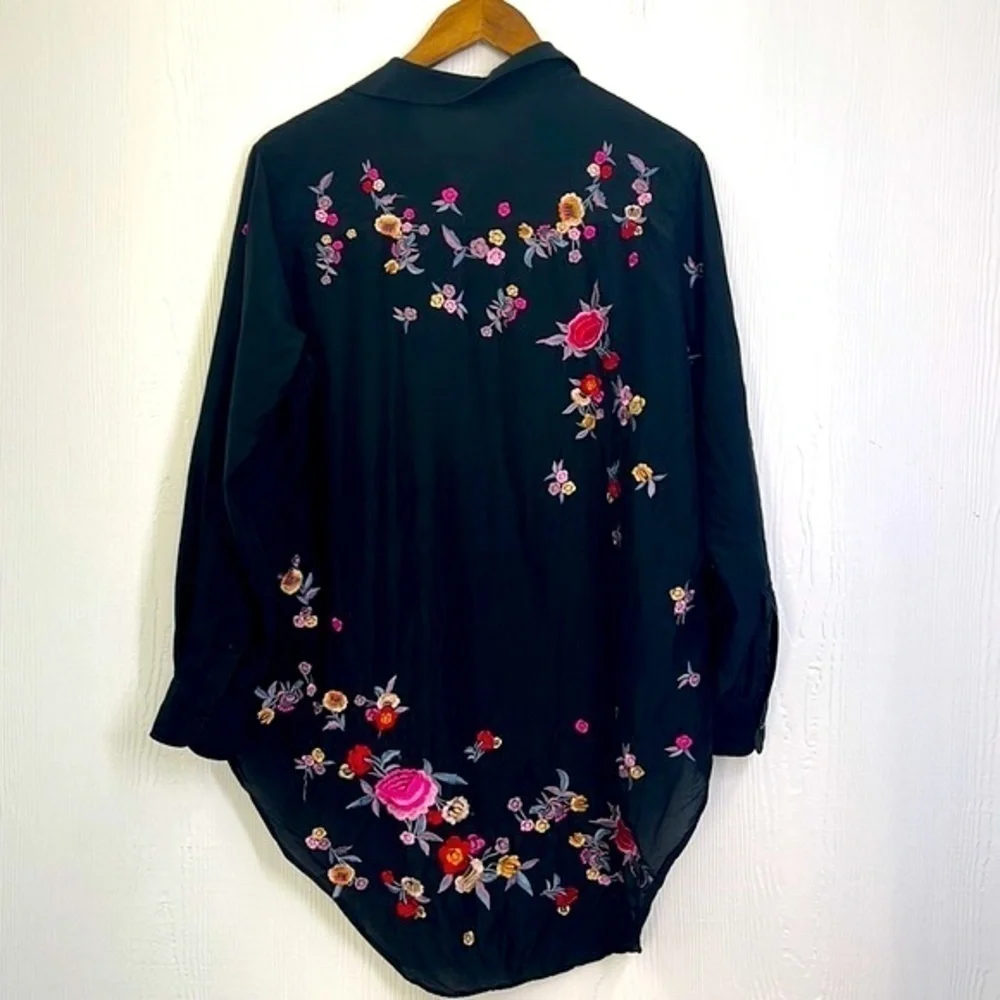 Zara - Premium Denim Collection Black Embroidered Floral Button Down Size S